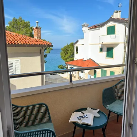 M&m Beachfront Apartman
