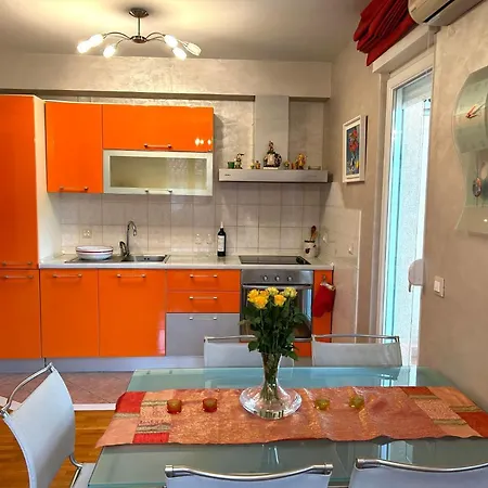 M&m Beachfront Apartment *